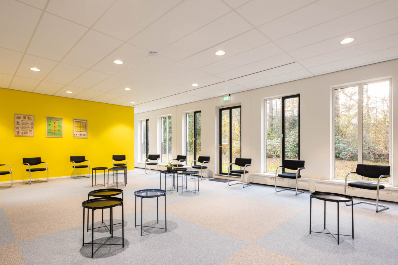 spreekkamer kantoor met metal stud wand
