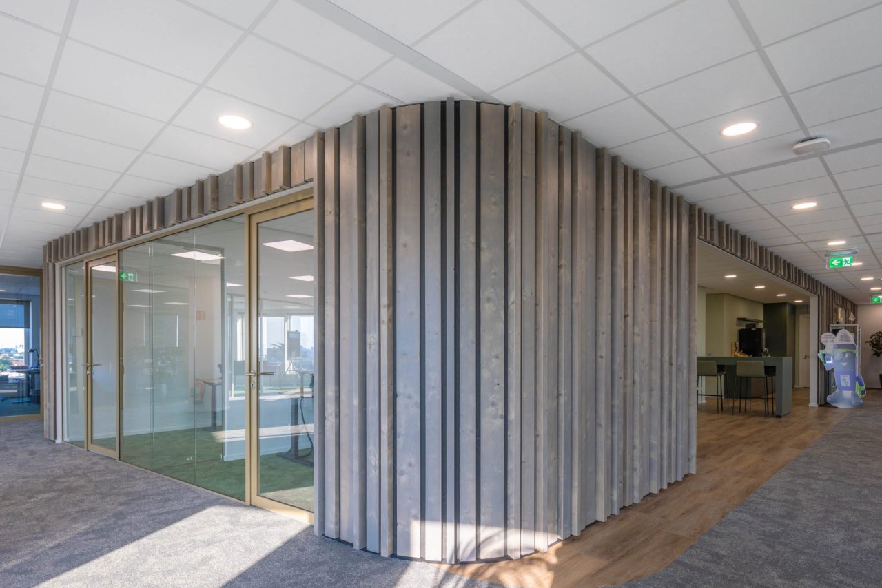 Projectinrichting met debazis systeemwanden